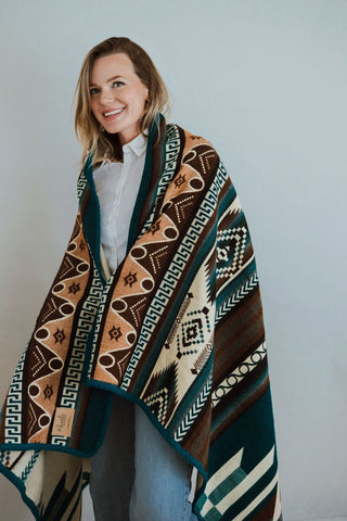 Circles Aztek Alpaca Throw Blanket - Teal Edge | Meraki Movement