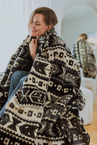 Huacaya Hug Large Alpaca Blanket | Meraki Movement