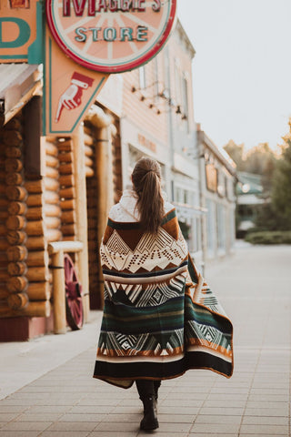 Peaks Aztek Alpaca Throw Blanket - Brown Edge | Meraki Movement